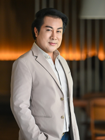 คุณธัชกร เจริญรื่น