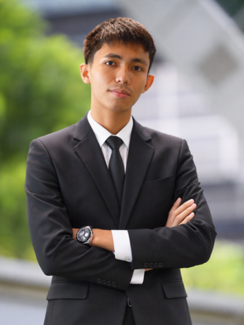 คุณชัยวัฒน์ สมมิตร
